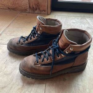 Danner cascade light